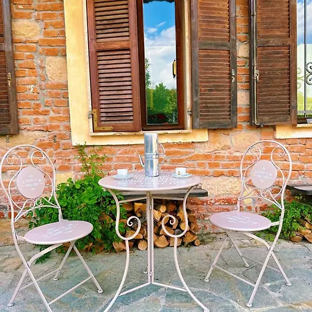 Casa Tra Monferrato & Langhe Vista Vigneti Ferienhaus